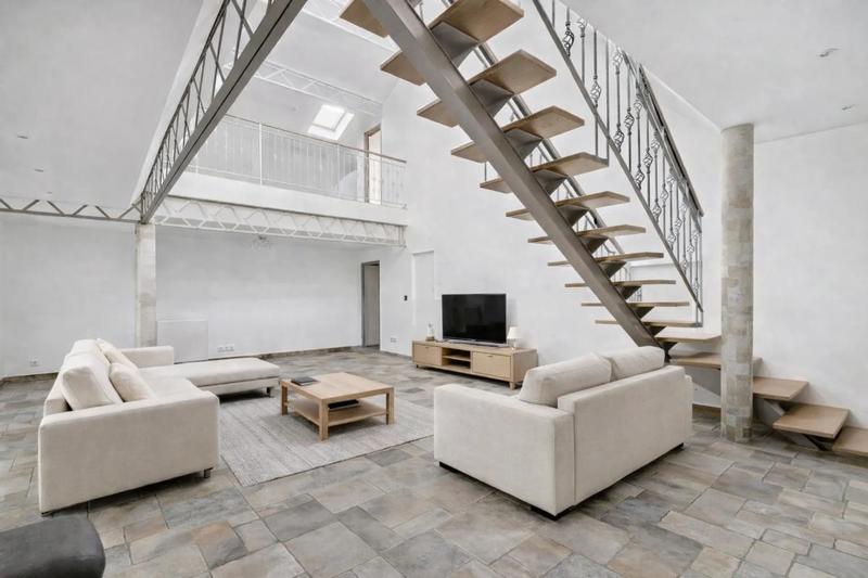 Maison - 225 m² - 7 pièces