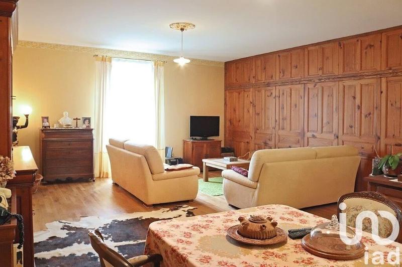 Maison - 220 m² - 9 pièces