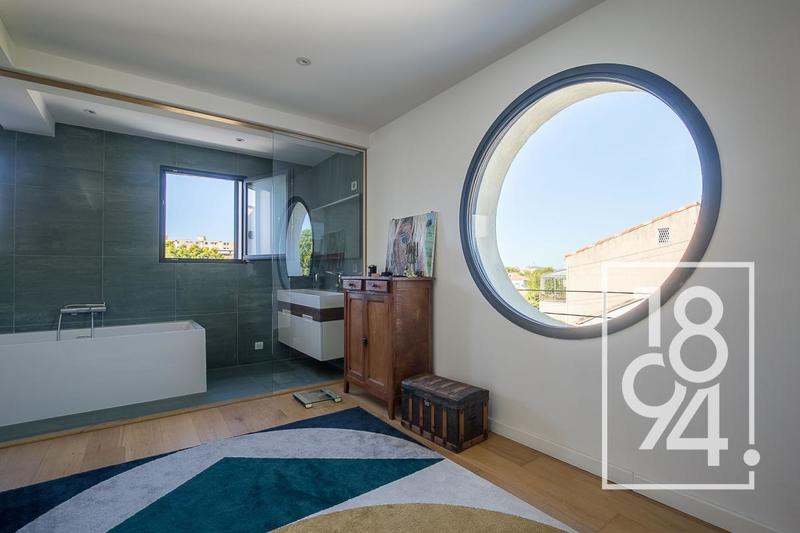 Maison - 270 m² - 5 pièces