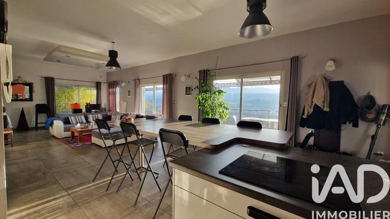 Maison - 246 m² - 9 pièces