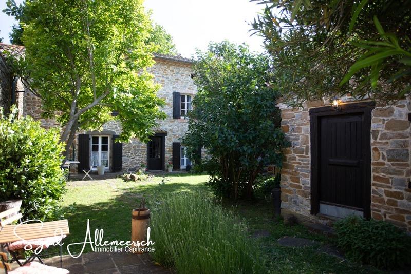 Maison - 227 m² - 7 pièces