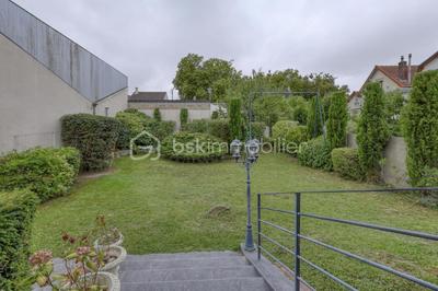 Maison de ville - 184 m² - 9 pièces