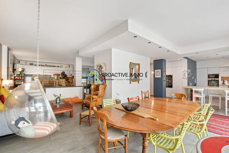 Appartement - 230 m² - 6 pièces