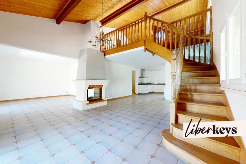 Maison - 320 m² - 7 pièces