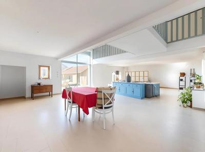 Maison - 320 m² - 7 pièces