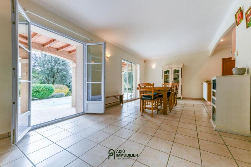 Villa - 244 m² - 10 pièces