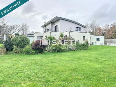 Maison - 220 m² - 8 pièces