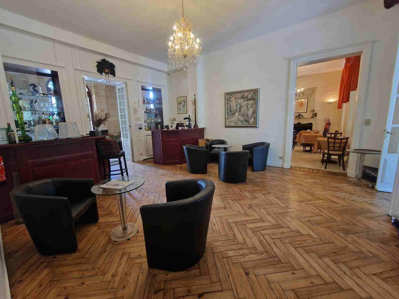 Maison - 354 m² - 10 pièces