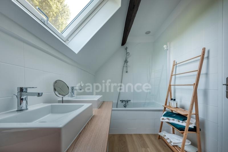 Maison - 215 m² - 9 pièces