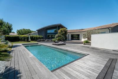 Maison - 254 m² - 6 pièces