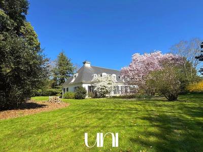 Maison - 318 m² - 8 pièces