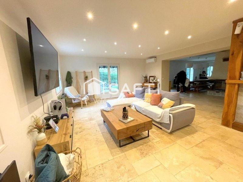 Maison - 205 m² - 7 pièces