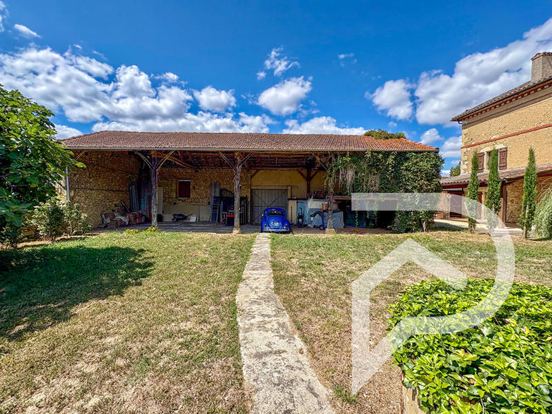 Maison - 240 m² - 6 pièces