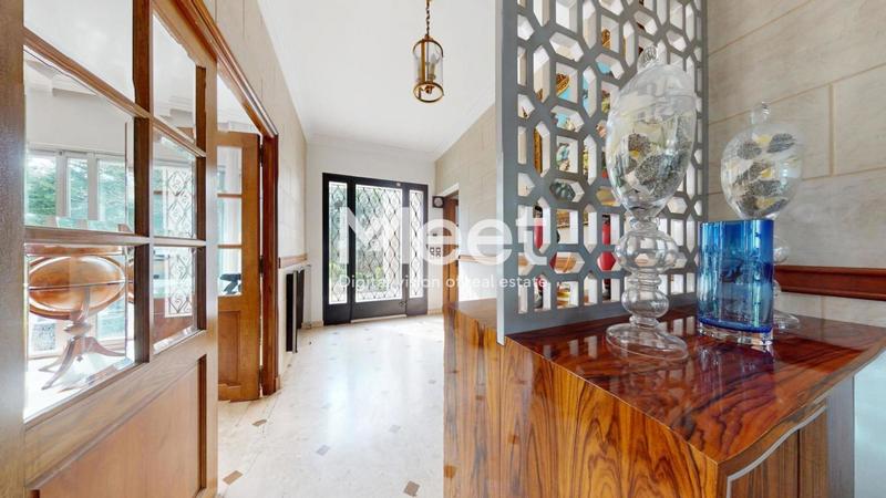 Maison - 260 m² - 9 pièces