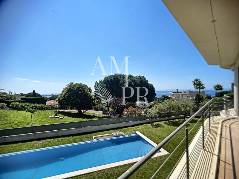 Villa - 300 m² - 8 pièces