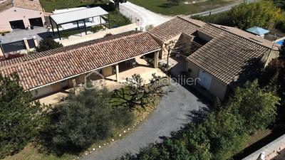 Propriété - 203 m² - 8 pièces