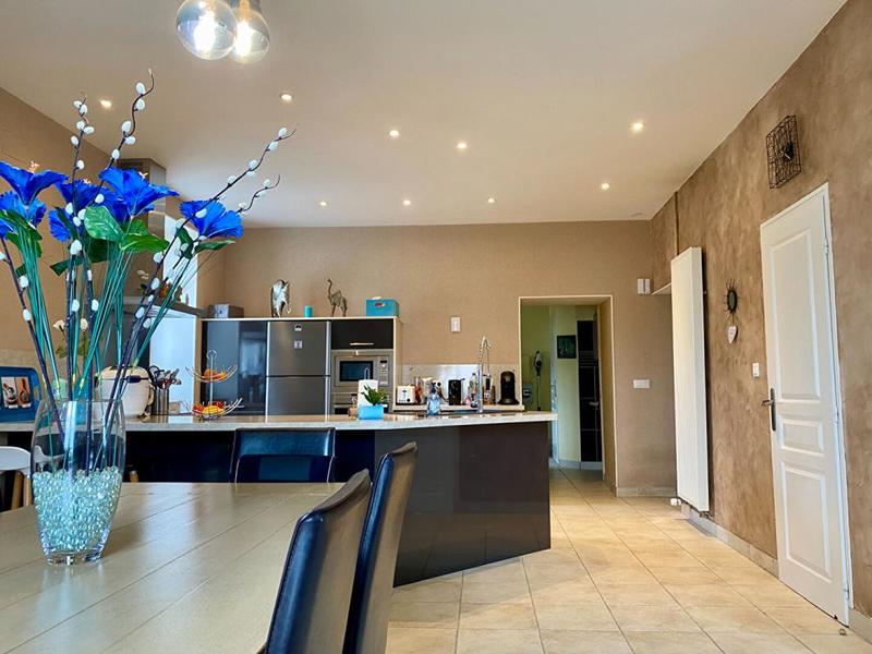 Maison - 240 m² - 6 pièces