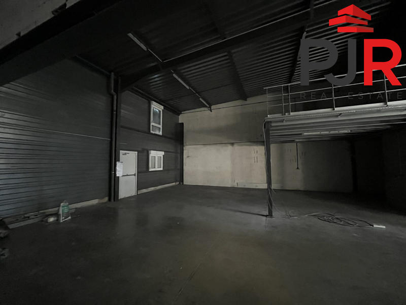 Local d'activités - 267 m²