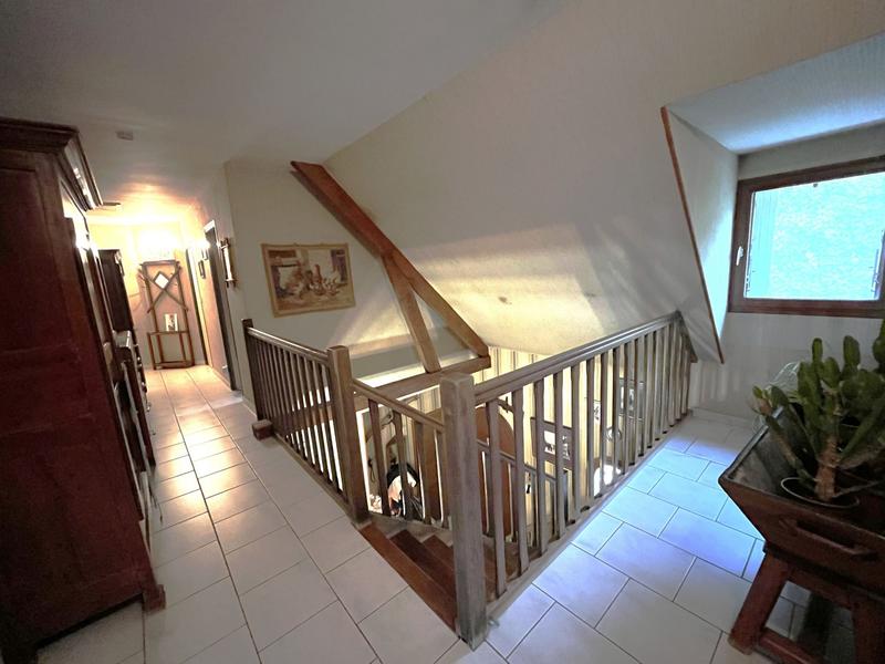 Maison traditionnelle - 167 m² - 8 pièces