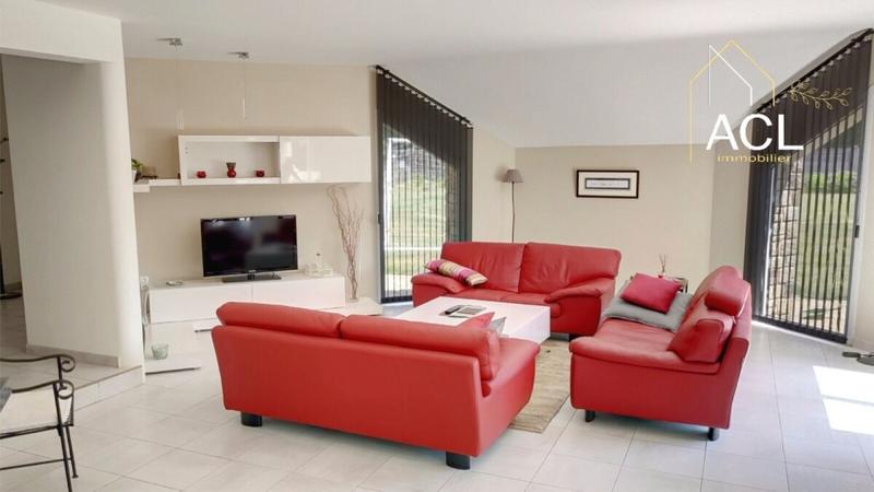 Villa - 250 m² - 8 pièces