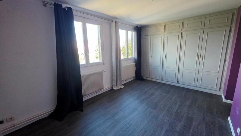 Maison - 250 m² - 7 pièces