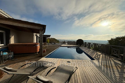 Maison - 270 m² - 8 pièces