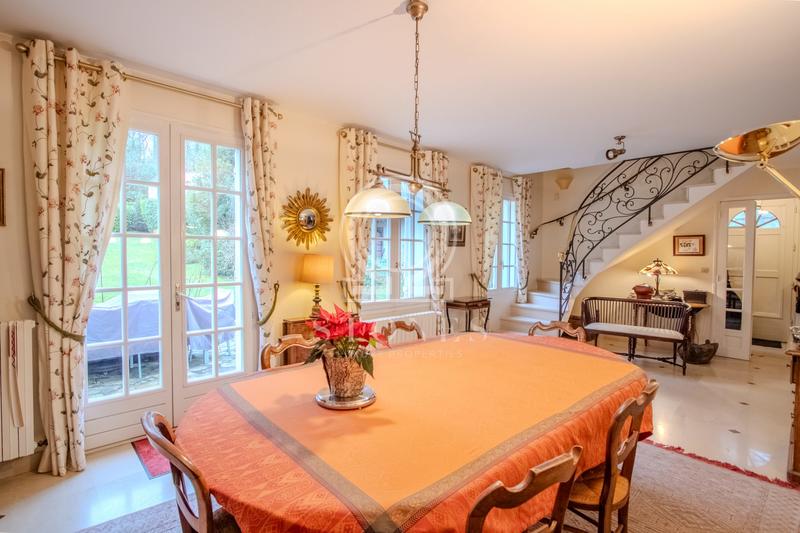 Maison ancienne - 203 m² - 8 pièces