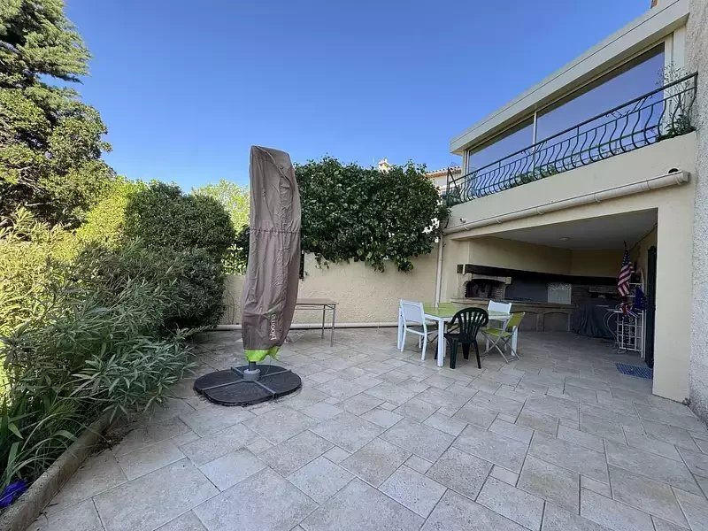 Maison - 232 m² - 8 pièces