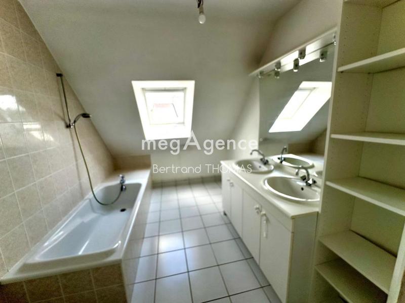 Maison traditionnelle - 105 m² - 7 pièces