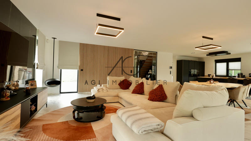 Maison - 228 m² - 5 pièces