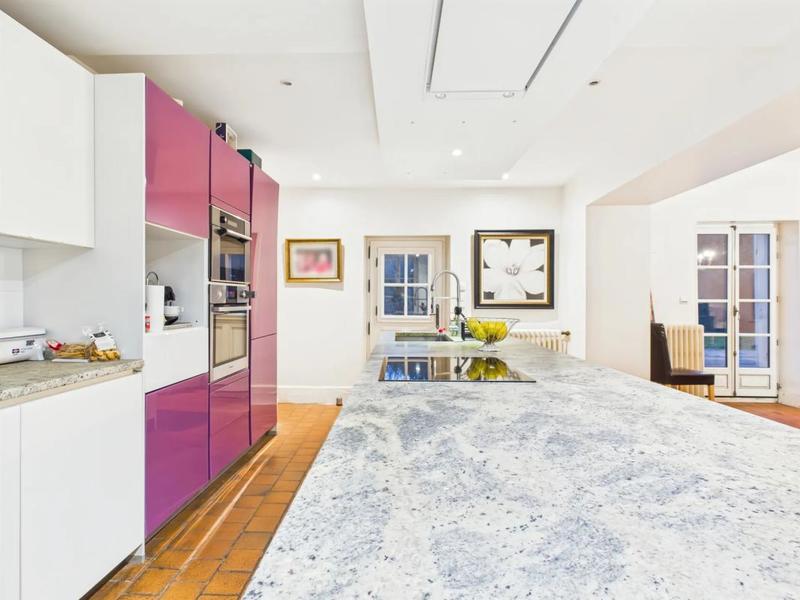 Propriété - 236 m² - 13 pièces