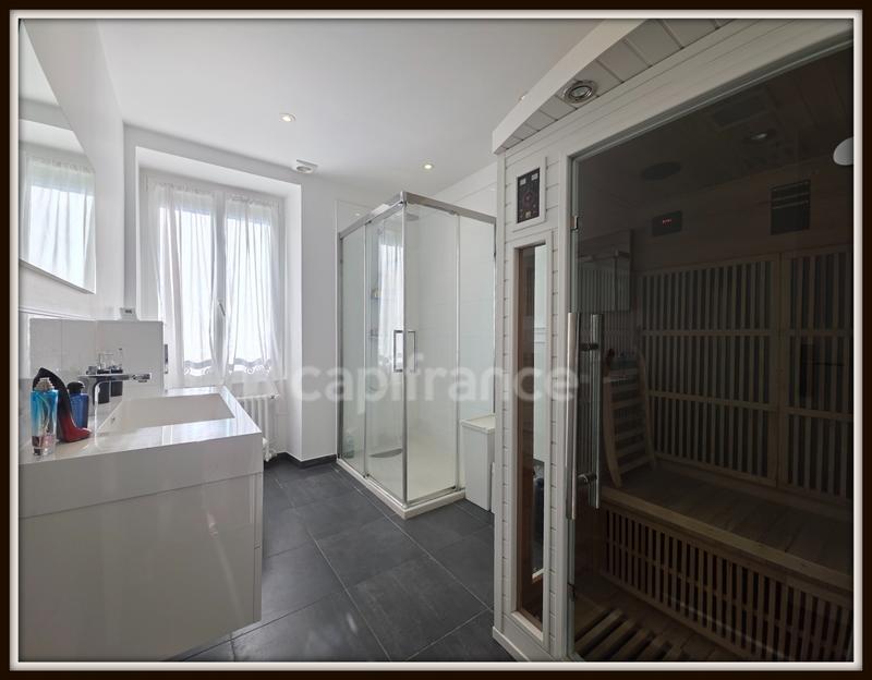 Maison bourgeoise - 266 m² - 10 pièces