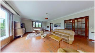 Maison traditionnelle - 185 m² - 6 pièces