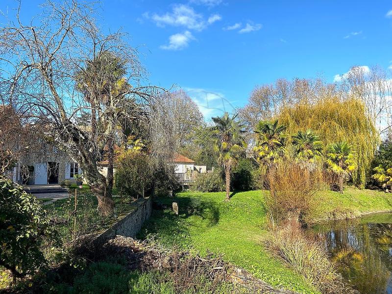 Maison - 245 m² - 8 pièces