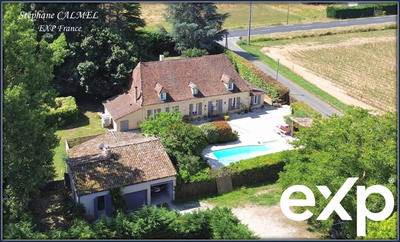 Maison - 305 m² - 14 pièces