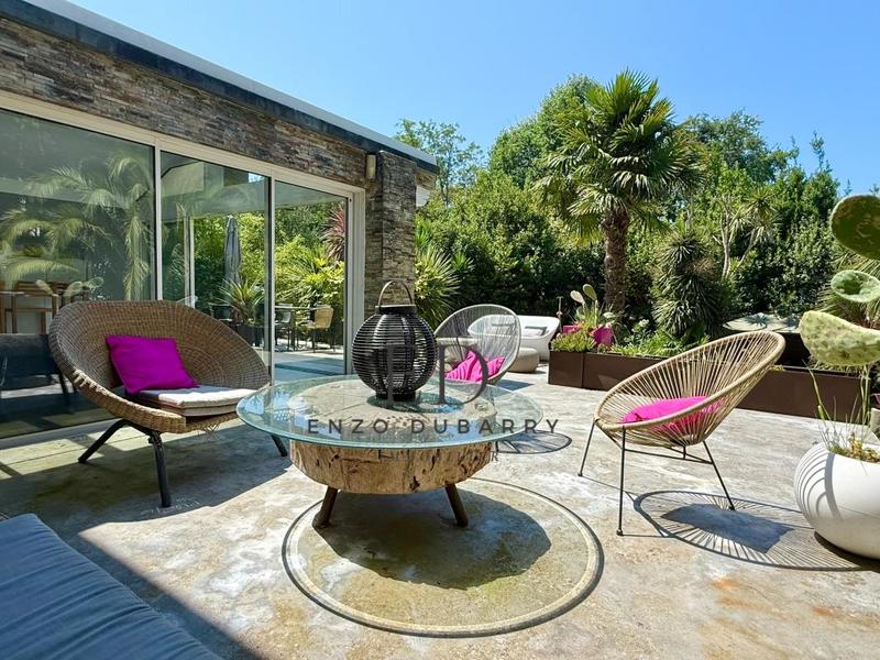 Maison - 301 m² - 9 pièces