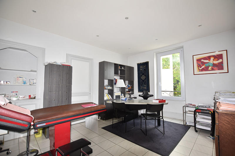 Maison - 220 m² - 11 pièces