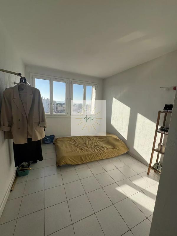 Appartement - 85 m² - 6 pièces