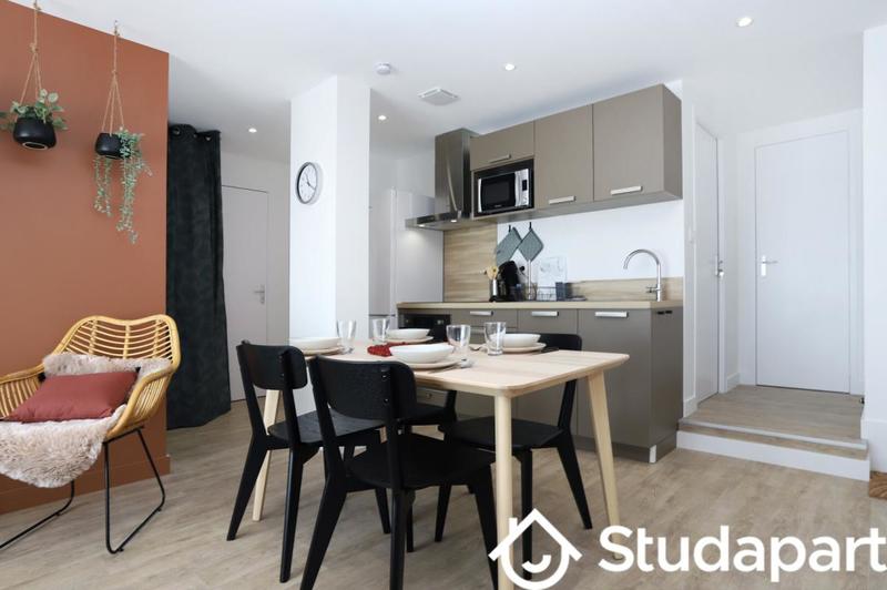 Chambre - 10 m² - 1 pièce