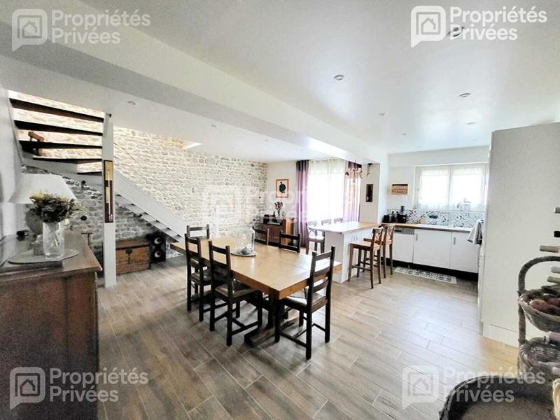 Maison - 185 m² - 8 pièces