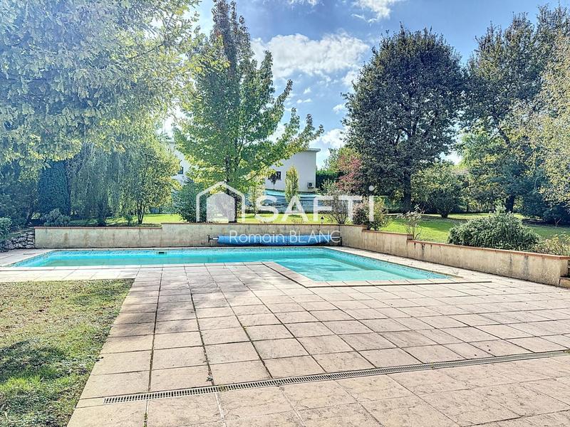 Maison - 227 m² - 7 pièces