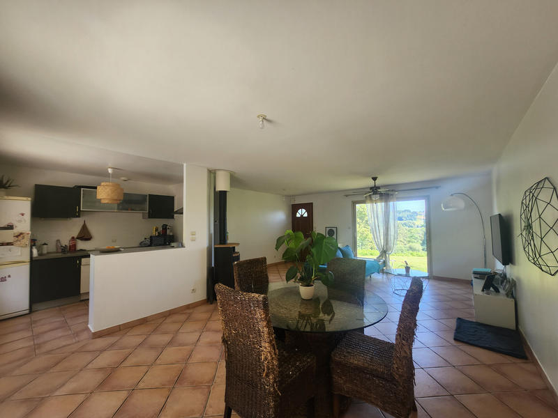 Maison - 99 m² - 5 pièces