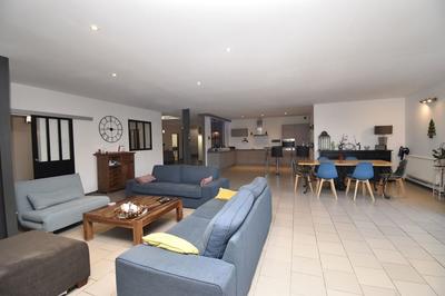 Maison - 230 m² - 7 pièces