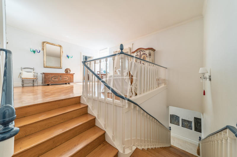 Maison ancienne - 444 m² - 9 pièces