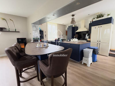 Maison - 280 m² - 9 pièces