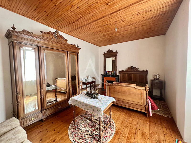 Maison - 250 m² - 9 pièces