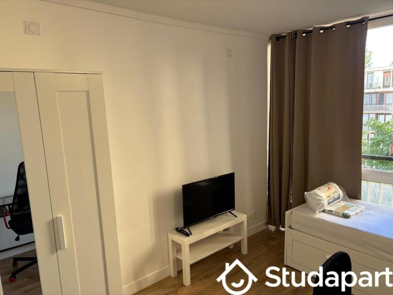 Chambre - 10 m² - 1 pièce