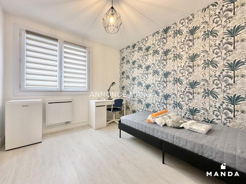 Chambre - 9 m² - 4 pièces