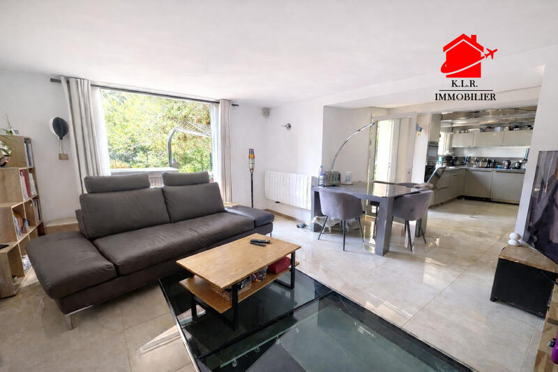 Maison - 180 m² - 5 pièces