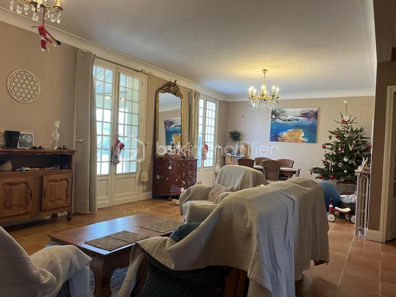 Demeure - 205 m² - 6 pièces